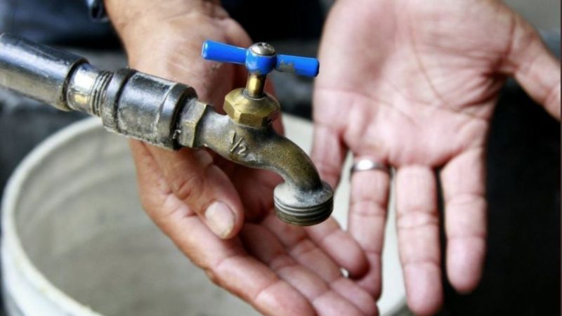 "Llevamos 18 horas sin agua potable y nadie nos da una solución"
