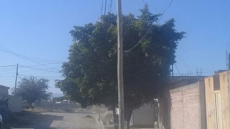 Vecinos del barrio Ojo de Agua, amenazan con cortar las calles si no le dan una solución en la iluminación pública
