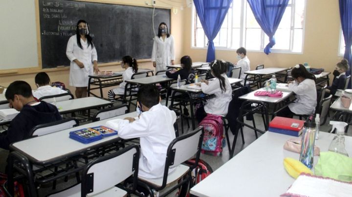Córdoba: exigirá PCR negativo a los docentes que no quieran vacunarse y se les descontará a los que no lo presenten
