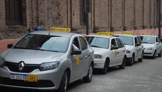 Taxistas esperan que se apruebe la ordenanza que regulará las aplicaciones de transporte: “Nos va a sacar del infierno”