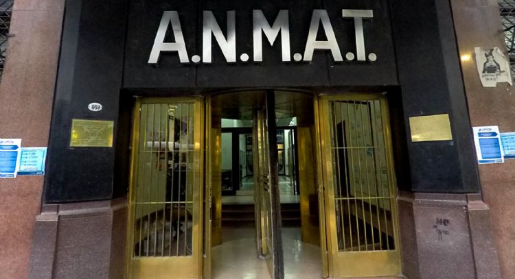 ANMAT prohibió la comercialización y uso de una yerba y un aceite de oliva de La Rioja