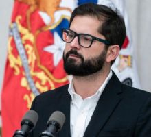 Boric votó en Punta Arenas junto a su hija y llama a ver a “Chile como una familia unida”