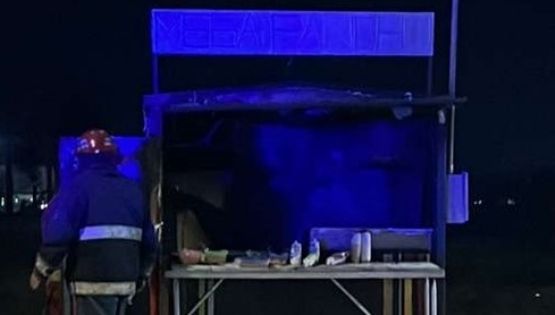 Empleada sufre quemaduras por incendio en carro bar de comidas