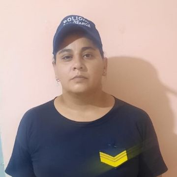Heroína: mujer policía salvó la vida de una bebé en La Paz