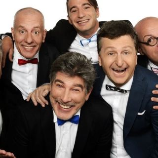 Quién es el famoso que se separó de su esposa y tiene una novia 19 años menor