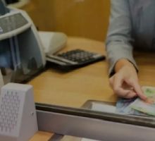 Los bancarios acuerdan un haber mínimo de $1.872.937 retroactivo a junio